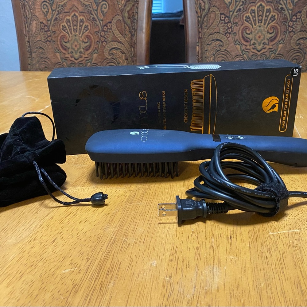 Ionic Straightening Brush by Anxus (Used Once)